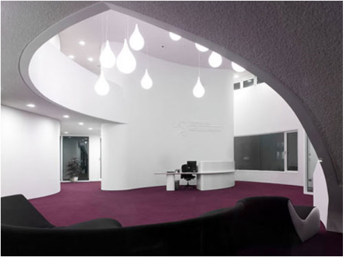 iluminación en la oficina moderna
