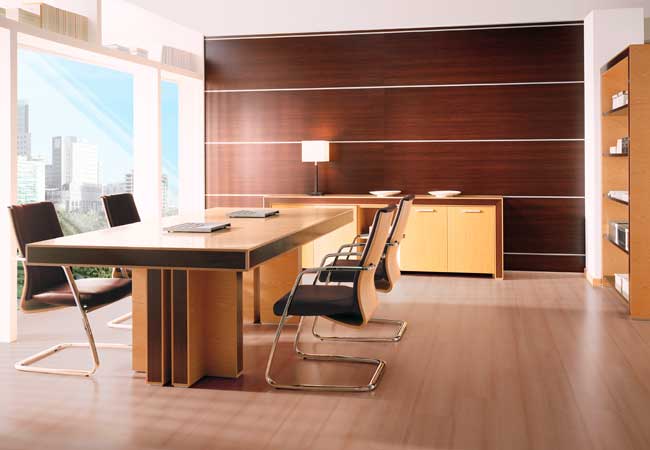 mesa de reunión dos tonos de madera
