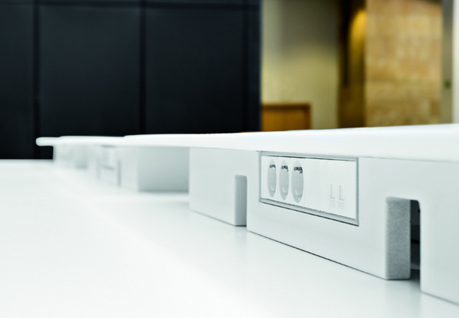 mesa de oficina b07 electrificación