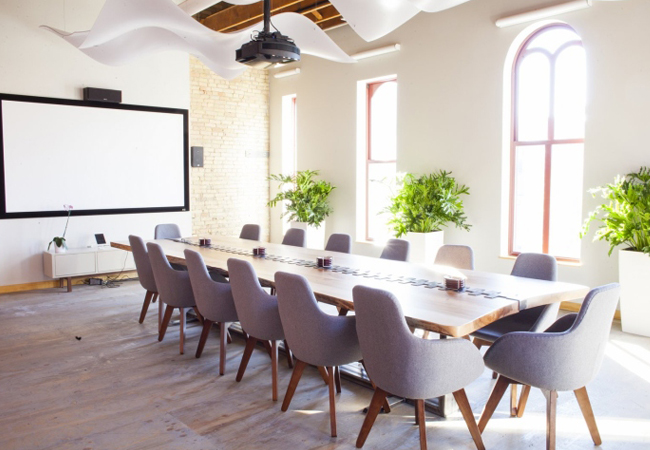Luz de oficinas en salas de reuniones