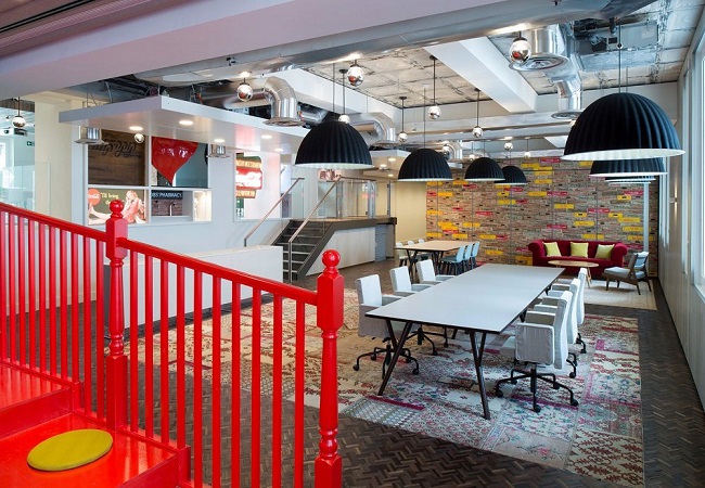 oficinas-coca-cola-rojo