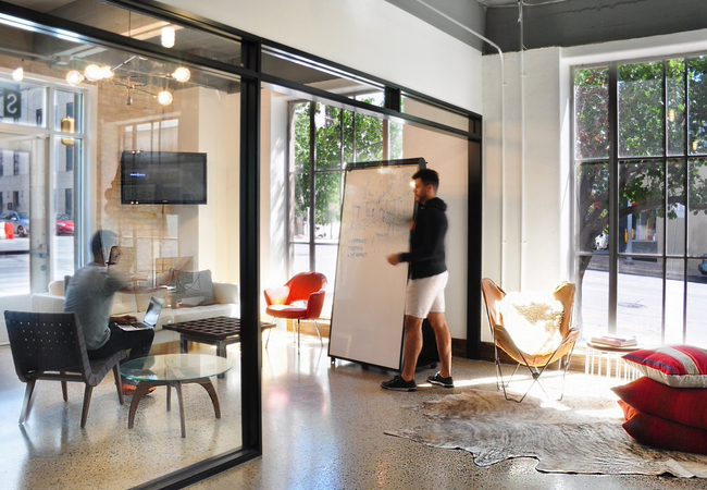 Luz natural reformas oficinas coworking