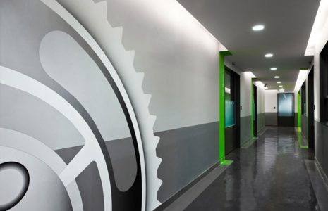 Manhattan entra en la oficina, sillas de oficina a todo color