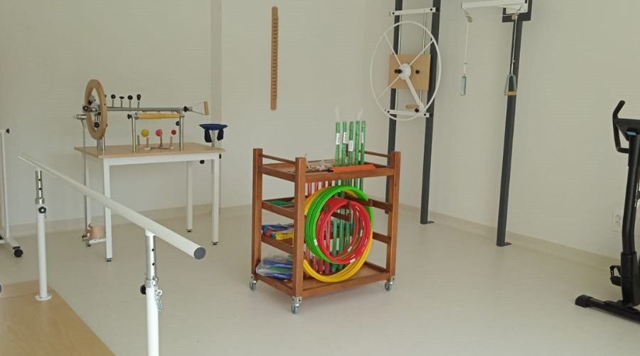 Equipamiento en zona de juego en centro de dia en Pontevedra