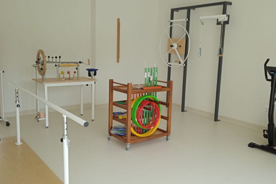 Equipamiento en zona de juego en centro de dia en Pontevedra