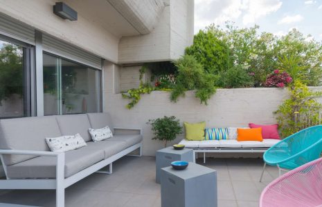 Espacios Multifuncionales: diseño arquitectónico para una oficina viva también en verano