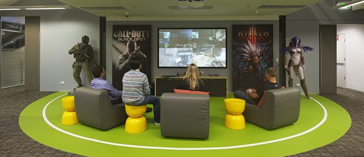 Ejemplo-de-sala-de-juegos-en-oficina-de-una-empresa-de-videojuegos