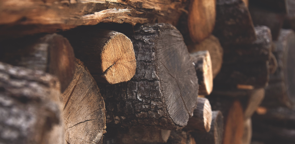 Materia prima madera preparada para su uso en carpintería a medida
