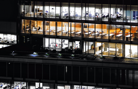 Ideas para la iluminación de oficinas: Espacios de trabajo que brillan con luz propia.
