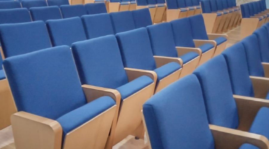 Butacas en Auditorio de Monforte_Mobiliario