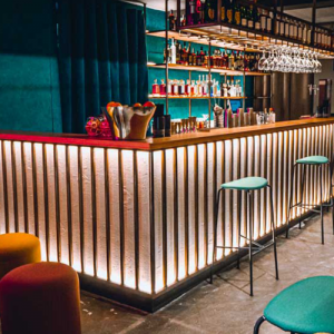 Reforma de bar con diseño del espacio y de la imagen de marca