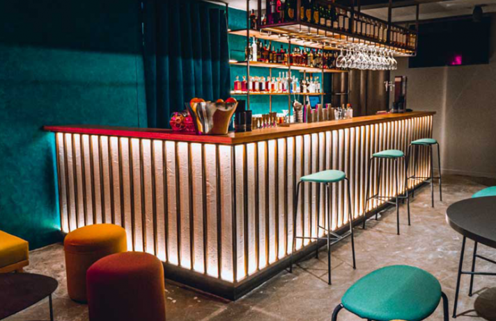 Reforma de bar con diseño del espacio y de la imagen de marca