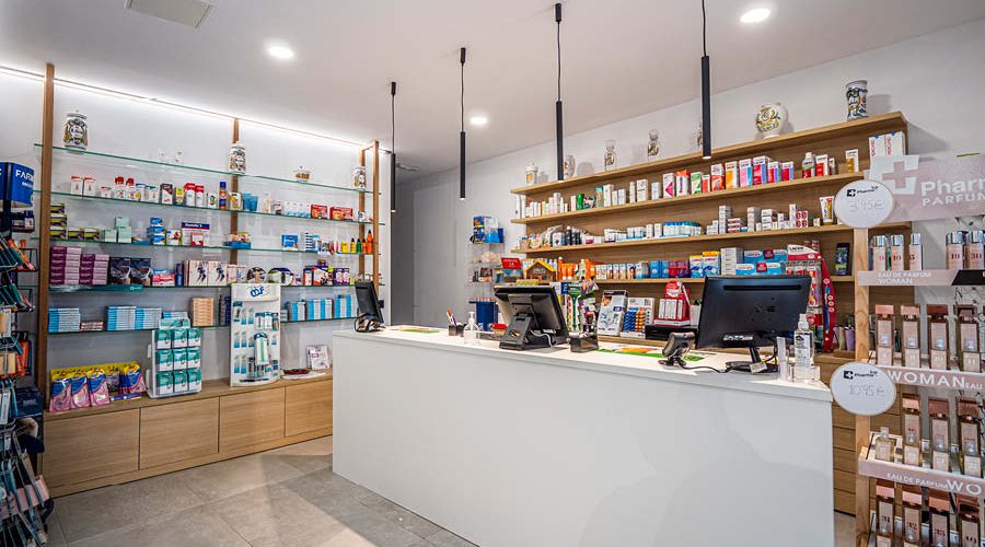 Farmacia con carpintería a medida y proyecto de reforma y transformación mediante obra