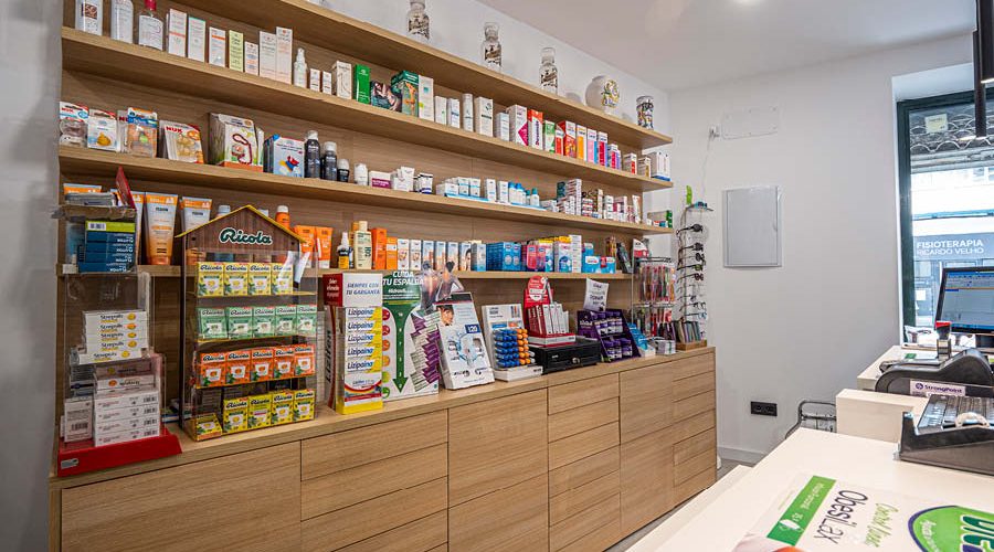 Farmacia con carpintería a medida y proyecto de reforma y transformación mediante obra