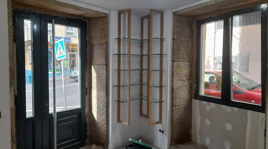 Farmacia con carpintería a medida y proyecto de reforma y transformación mediante obra