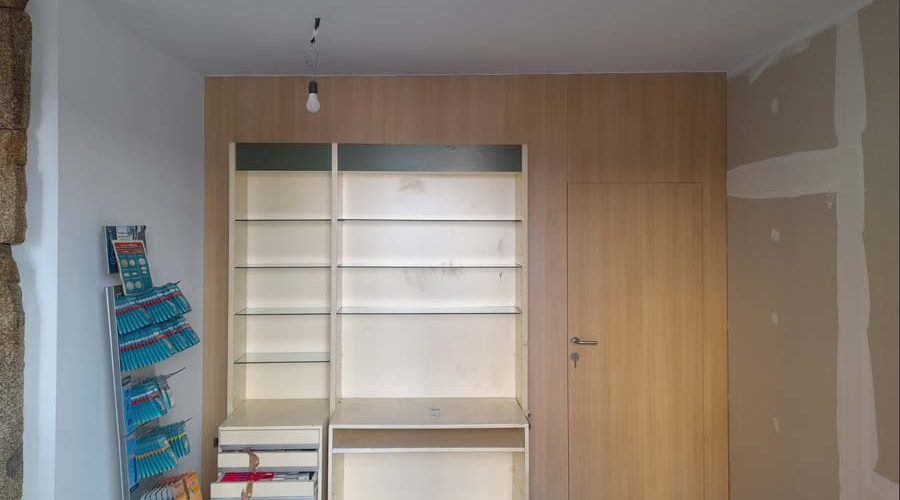 Farmacia con carpintería a medida y proyecto de reforma y transformación mediante obra