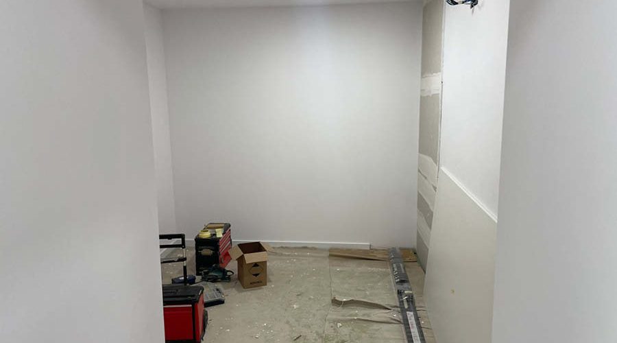 Farmacia con carpintería a medida y proyecto de reforma y transformación mediante obra