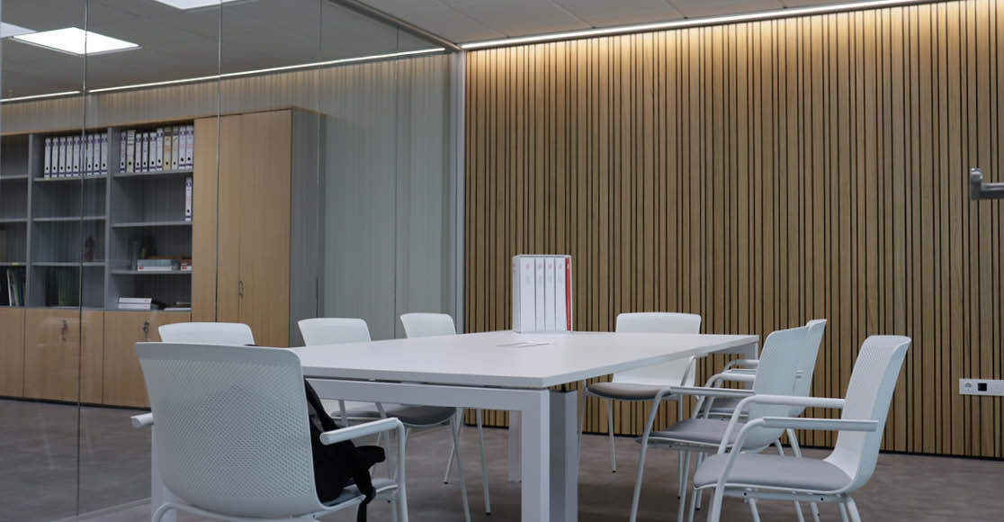 Renovación integral de oficina en Padrón (A Coruña)