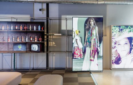 Ventajas y funcionalidades de la cartelería digital en tiendas y locales comerciales