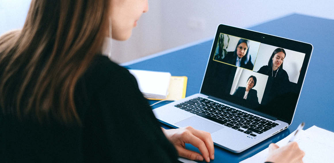 Alumna reunión virtual con profesores