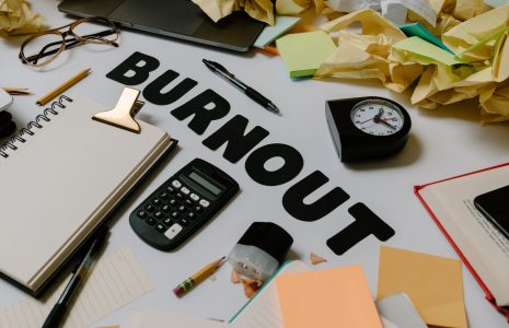 Burnout: Qué es y cómo evitarlo en la oficina 