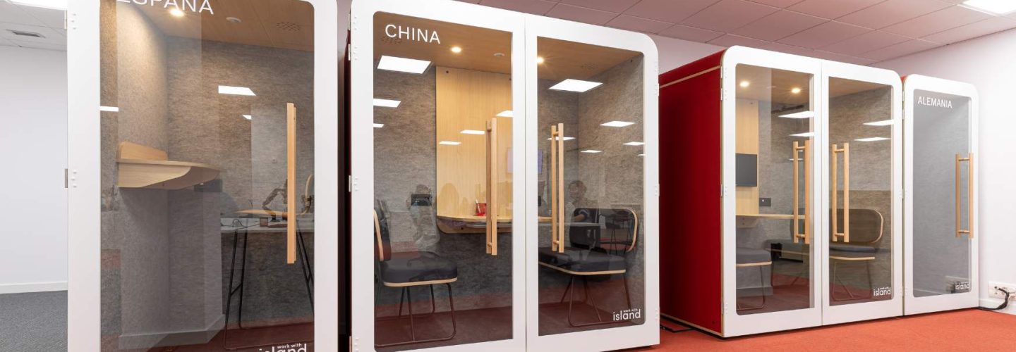 Espacio de cabinas y phonebooth dentro de oficina en Madrid