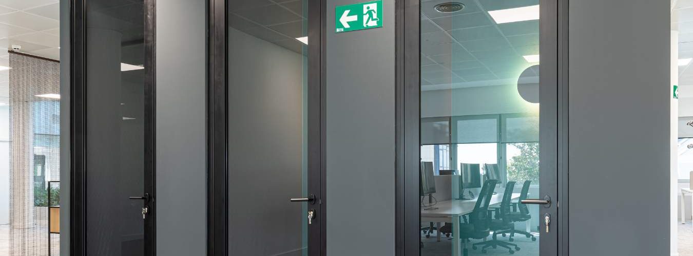 Phonebooths y mamparas de vidrio para separación de zonas de oficina