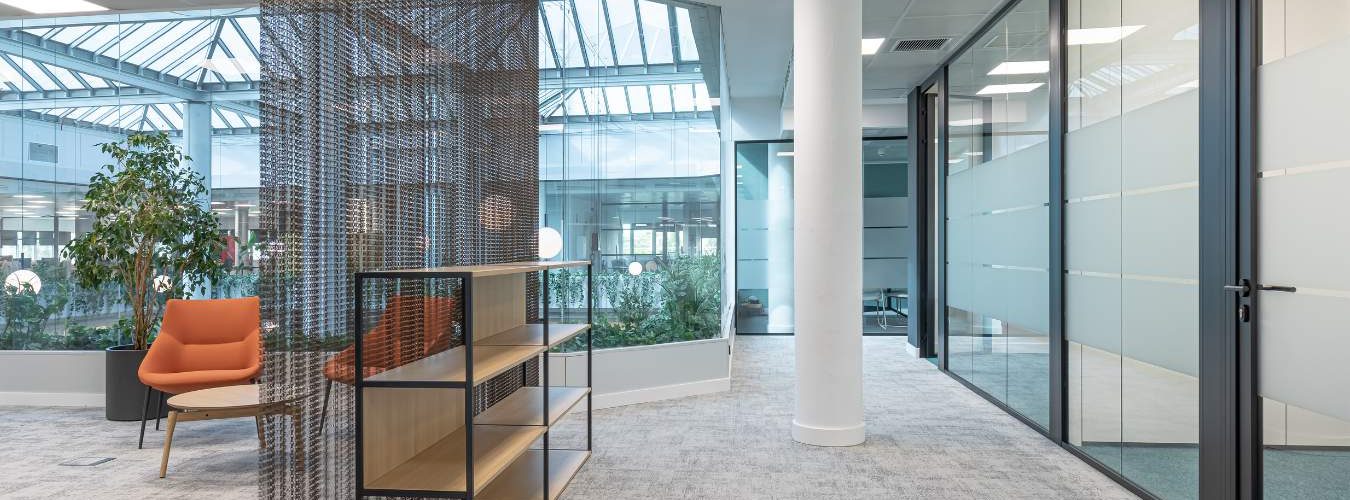 Proyecto de reforma de oficina y obra y equipamiento para transformación de oficina