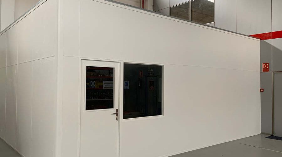 Detalle de puertas y ventanas adaptadas e instaladas por Solida Equipamiento Integral