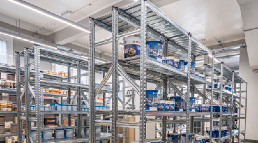 estanterías modulares y regulables en local
