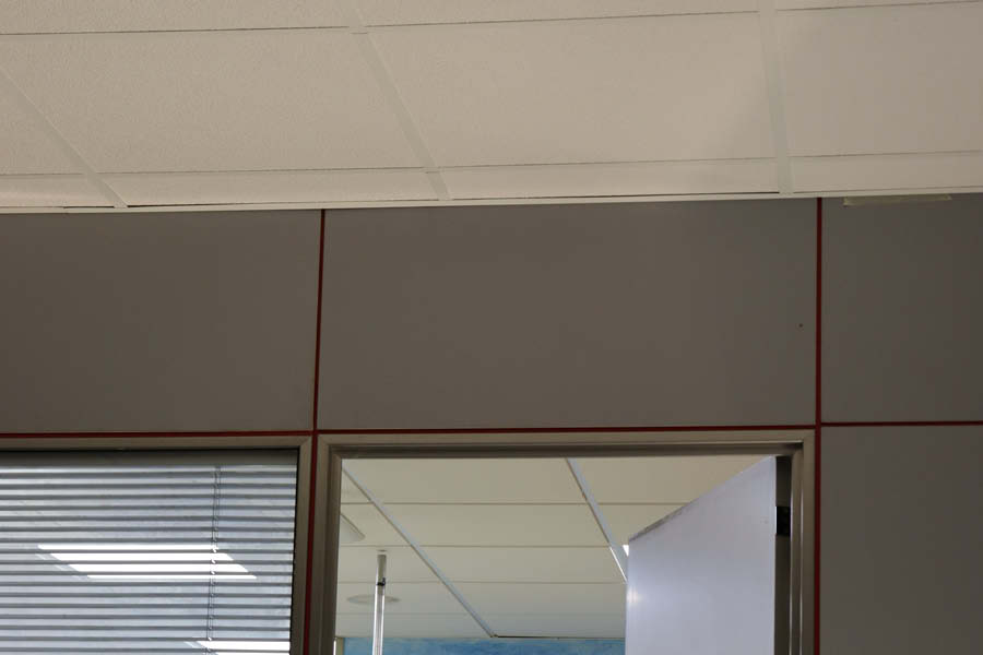 Detalle de continuación de falso techo instalado por Solida Equipamiento Integral
