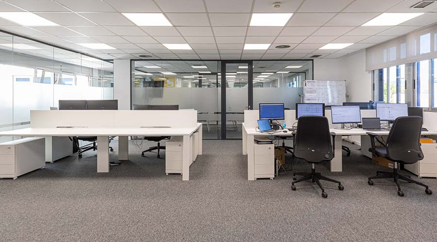 equipamiento y mamparización para oficina