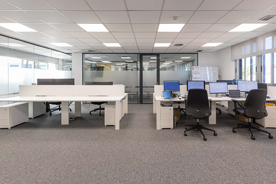 equipamiento y mamparización para oficina