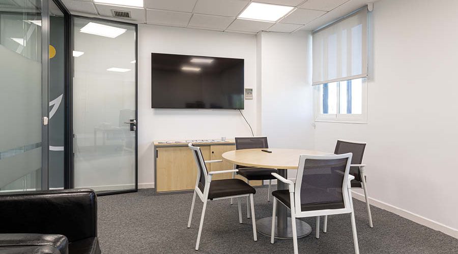 espacio de trabajo con mobiliario
