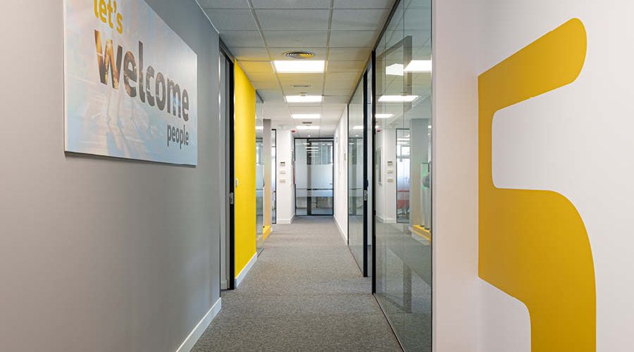 rotulación en renovación de oficina