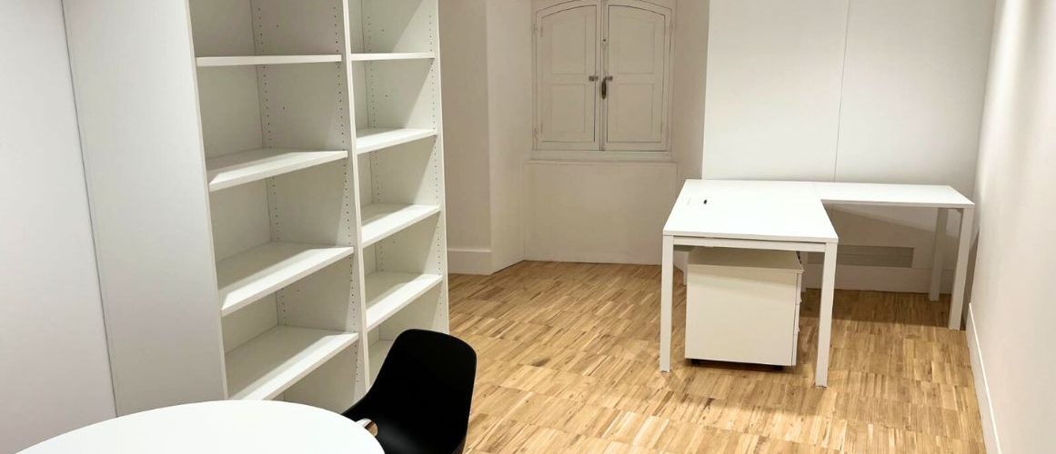 Equipamiento estándar para proyecto de reforma de oficina en Galicia