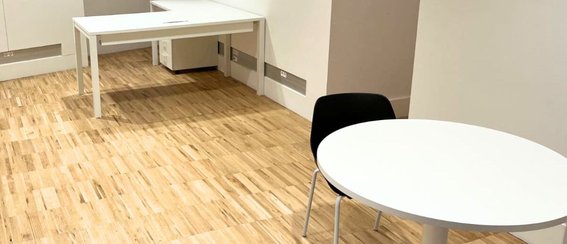 Equipamiento estándar para proyecto de reforma de oficina en Galicia