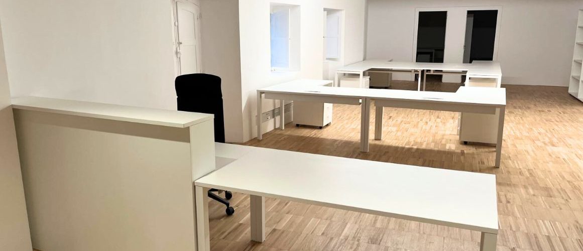 Equipamiento estándar para proyecto de reforma de oficina en Galicia