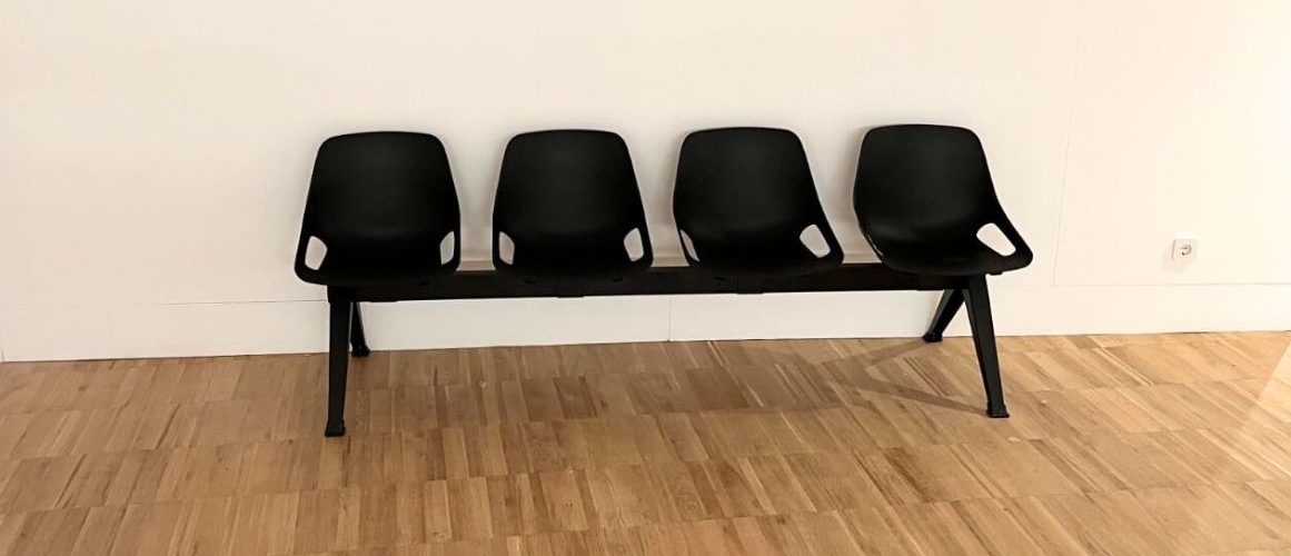 Equipamiento estándar para proyecto de reforma de oficina en Galicia