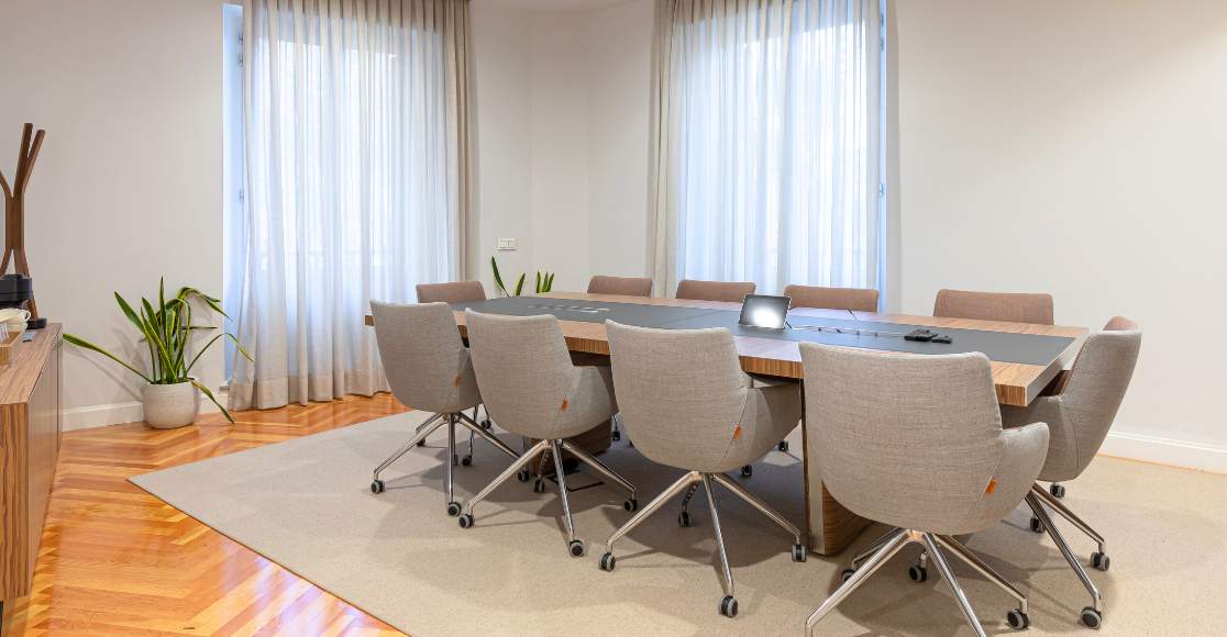Renovación y mobiliario para espacio de trabajo en Madrid