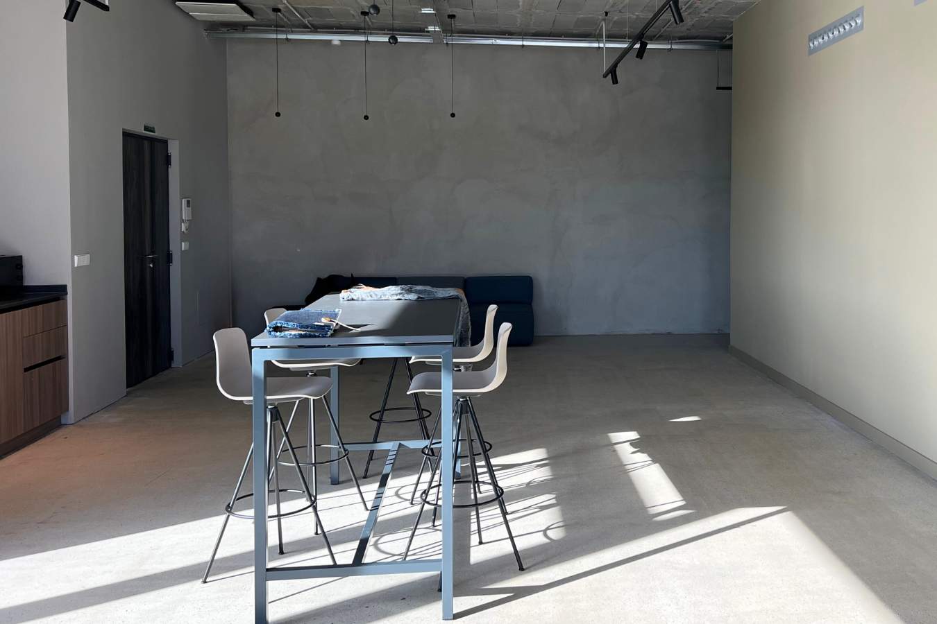 Mobiliario para oficina renovada en Galicia