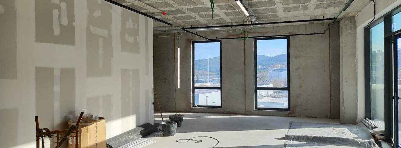 Obra para transformar oficina_Albañilería para transformar espacio de trabajo