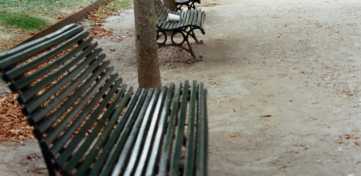 banco para sentarse en un parque