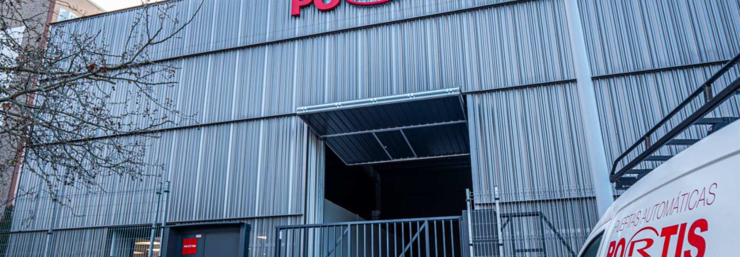 Fachada de oficina en Valladolid reformada mediante reforma de transformación de espacio de trabajo