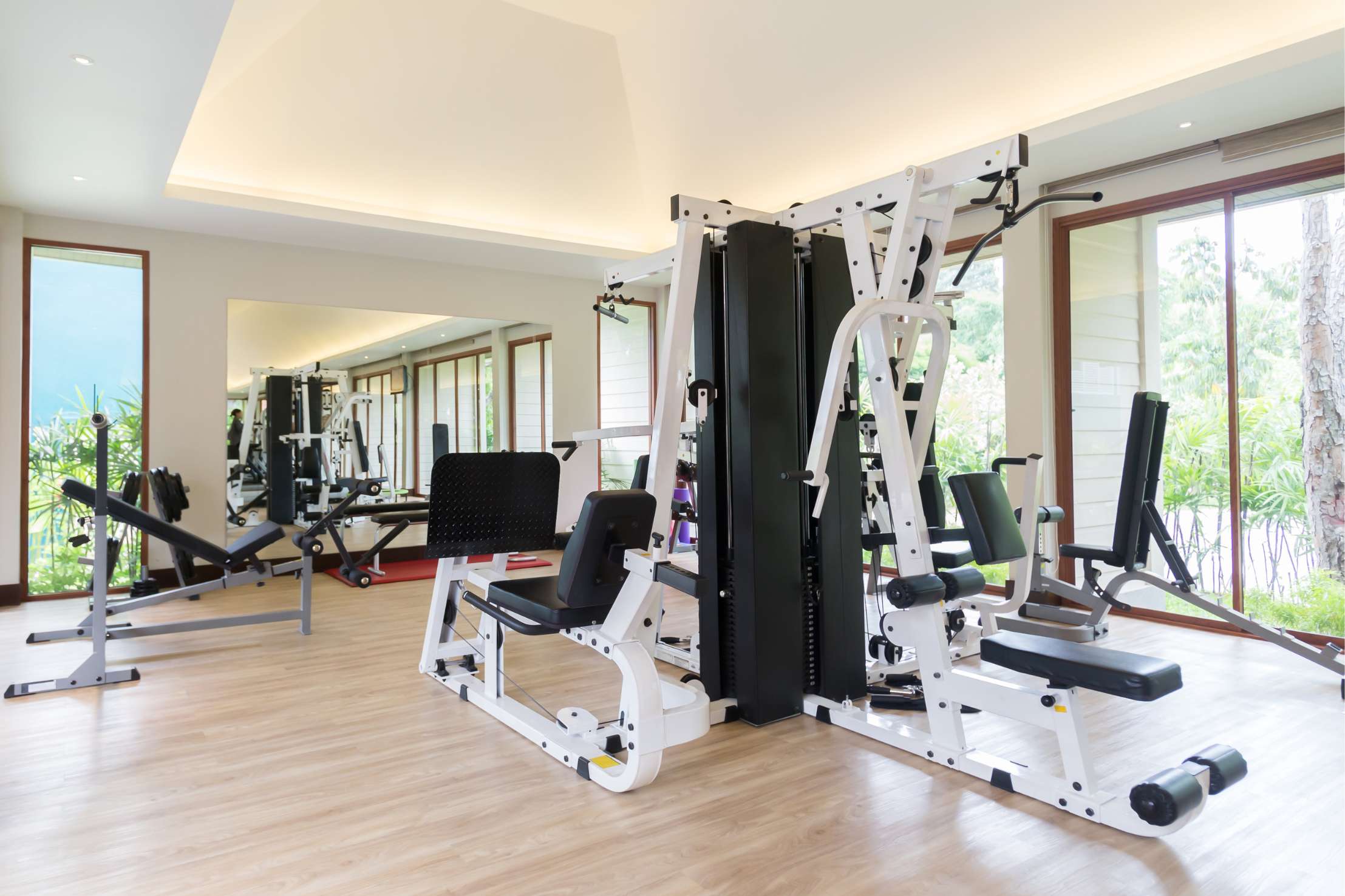 Gimnasio en oficina con reforma de espacio