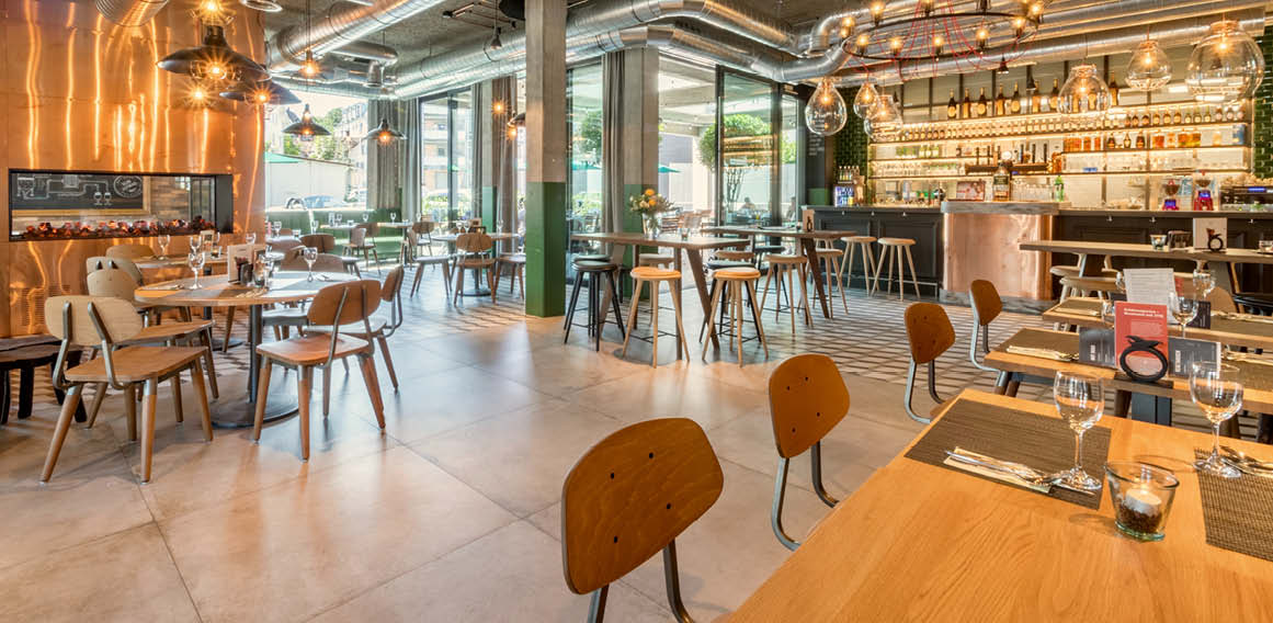 Zona de comedor de oficina con proyecto de reforma