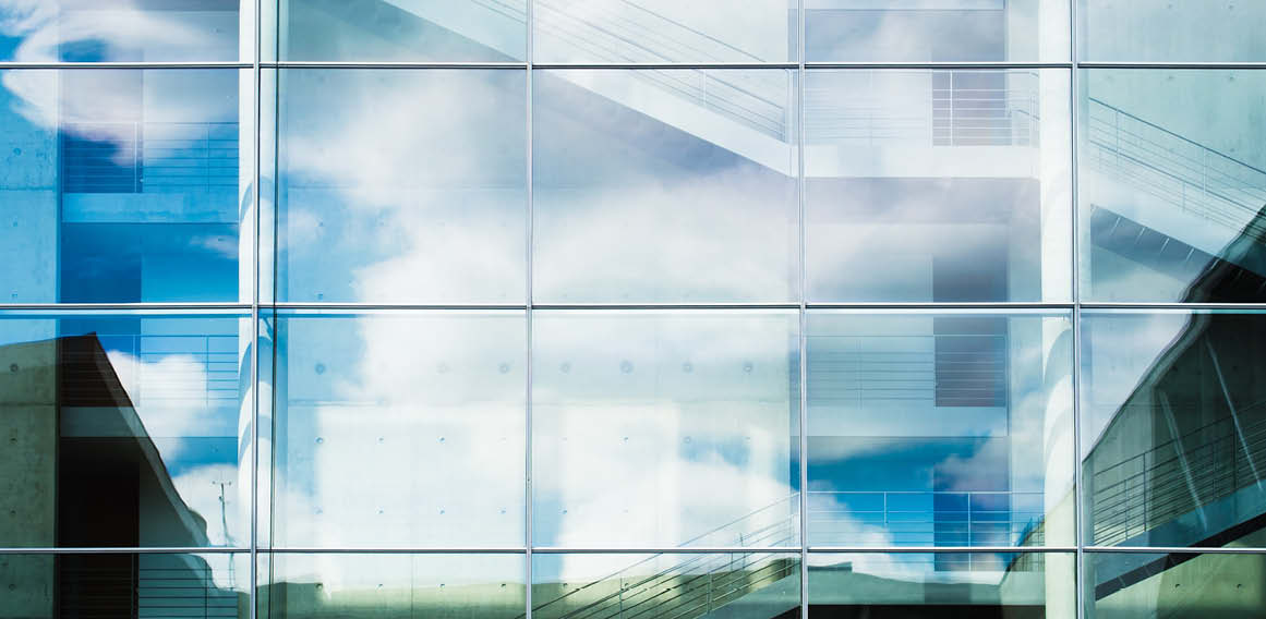 Ventanas de edificio de oficinas