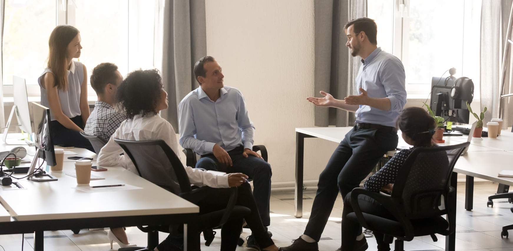 Espacio de esparcimiento en oficina para trabajo colaborativo