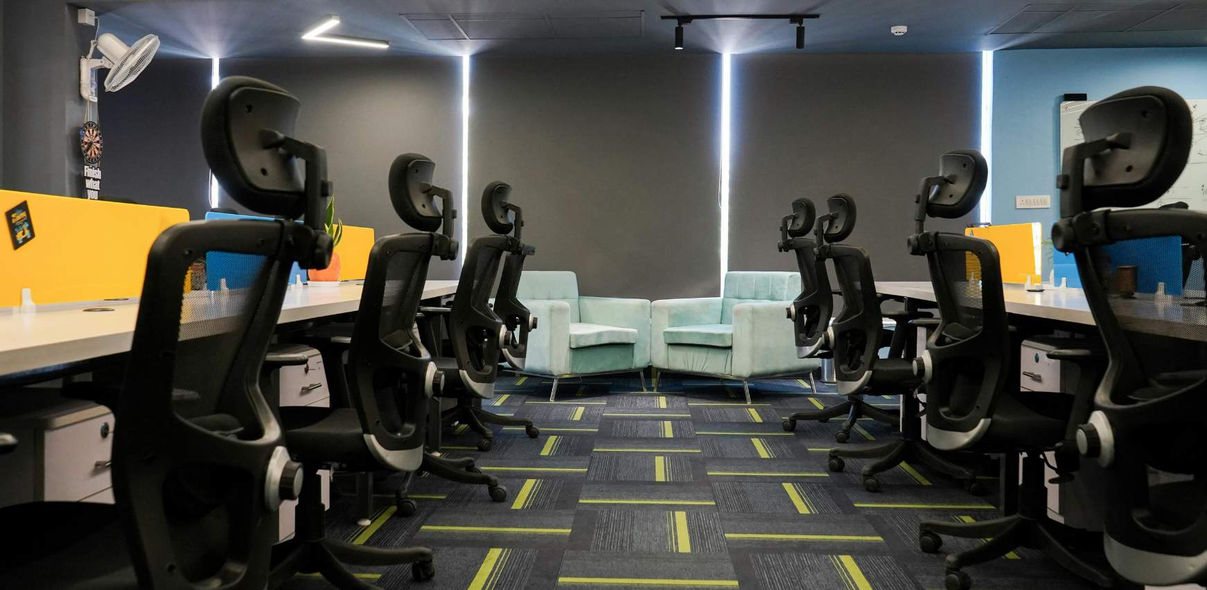 Espacio de trabajo compartido en oficina