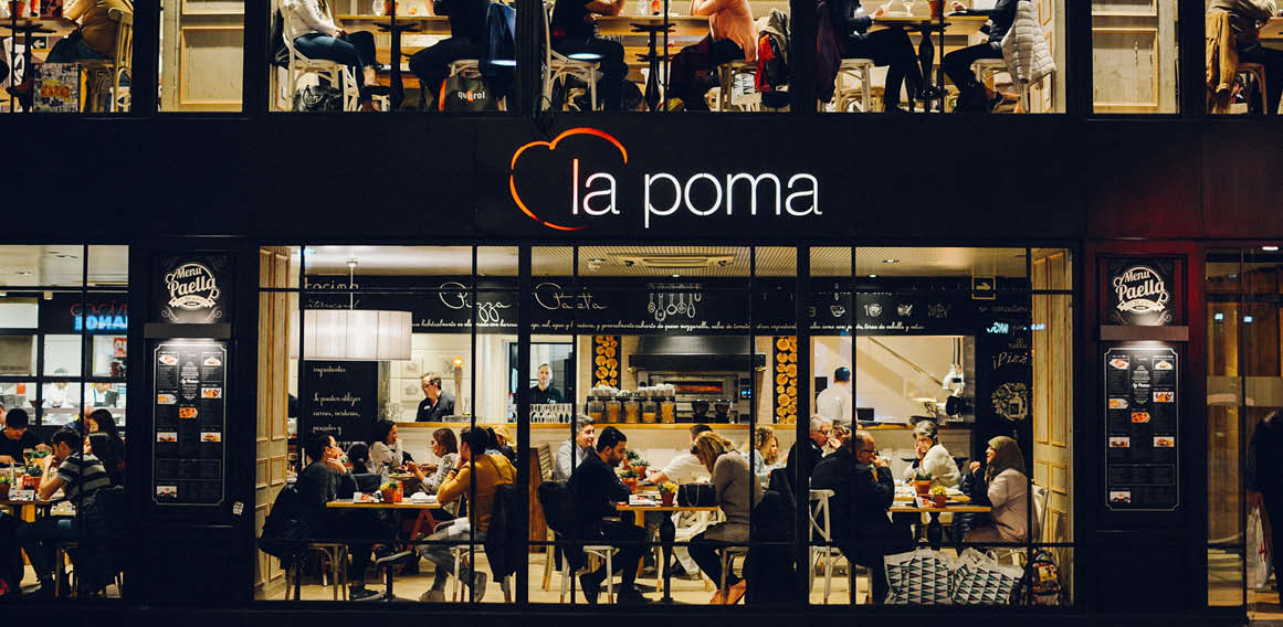 Solida_Post 7_1 Restaurante reforma de local de hostelería con ventanal hacia la calle